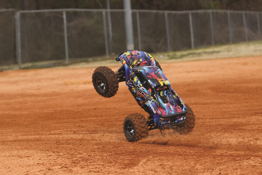 The built-in wheelie bar is often called upon to help tame the X-Maxx’s high flying acrobatics. 