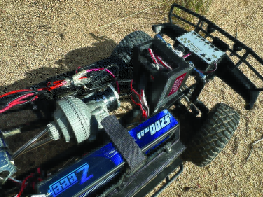 This SCX10 II utilizes a servo actuated suspension set up made by Super Scale.