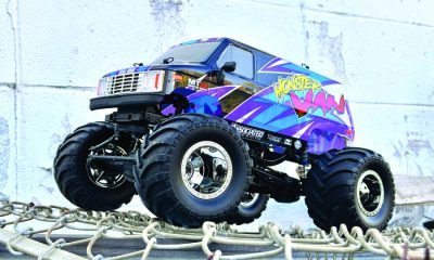 Totally Awesome - Team Associated MT12 Monster Van RTR