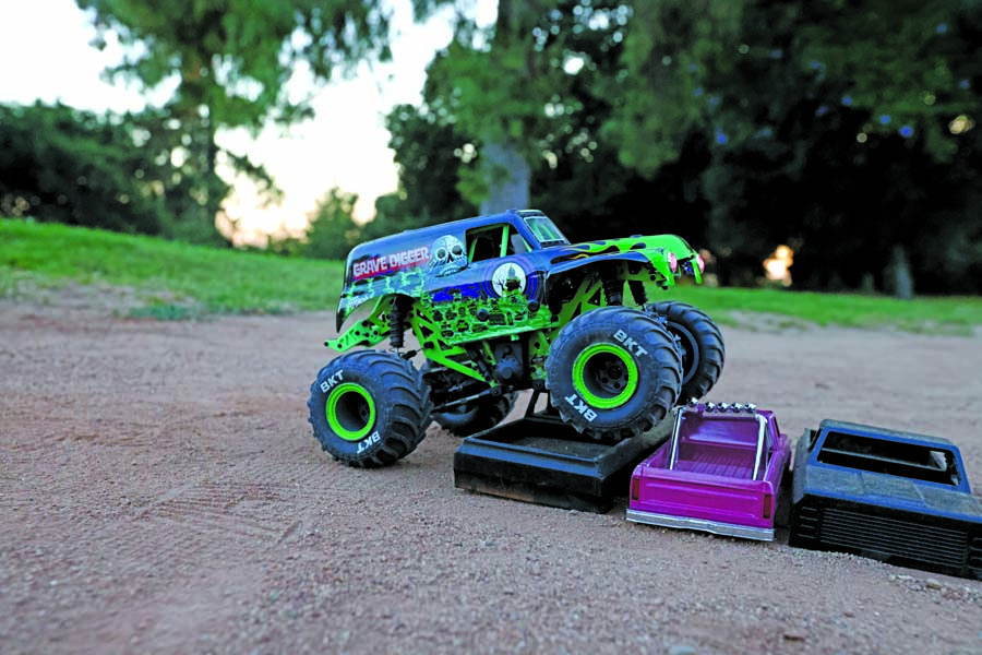 DIGGING DEEP - The Losi Mini LMT Grave Digger Monster Truck RTR